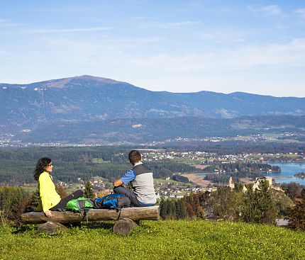 region-villach-tourismus-franz-gerdl-herbst-blick-auf-faaker-see-und-burgarena-finkenstein-kaernten-werbung-franz-gerdl-3